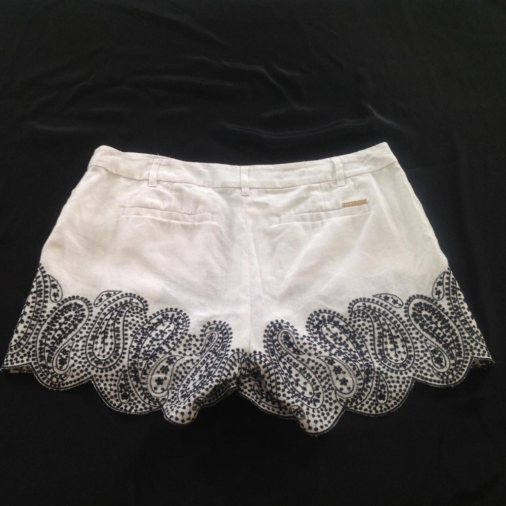 💲SALE💲🎊HP🎊Michael Kors Ladies Linen White/Black Shorts - Picture 3 of 5